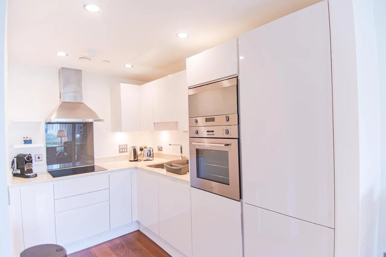 Stunning 1-Bed Apartment In Lincoln Plaza London United Kingdom