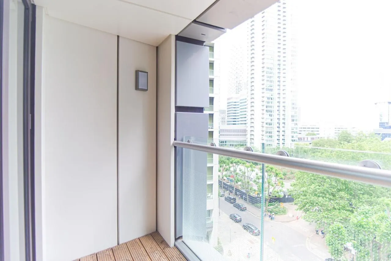 Stunning 1-Bed Apartment In Lincoln Plaza London