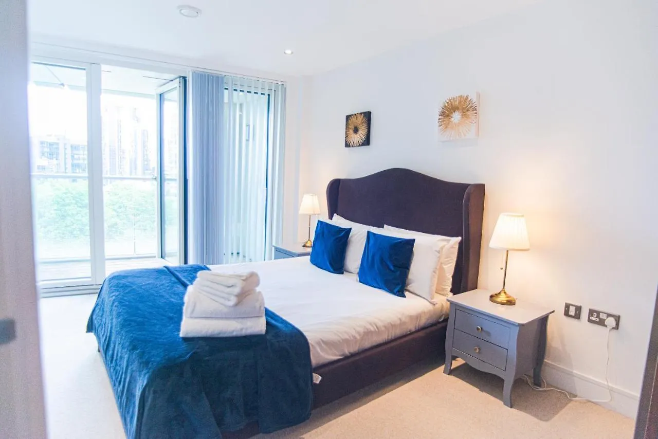 Stunning 1-Bed Apartment In Lincoln Plaza London 0*,  United Kingdom